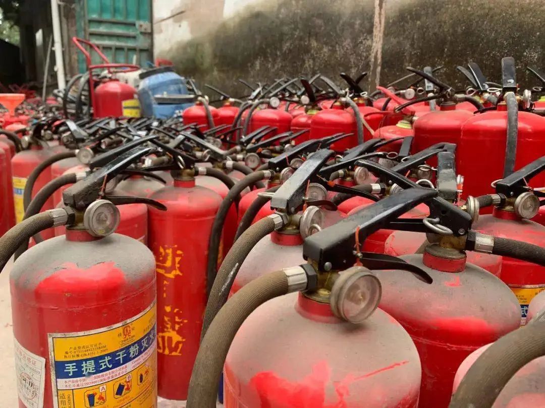 低价回收废旧灭火器进行非法充装