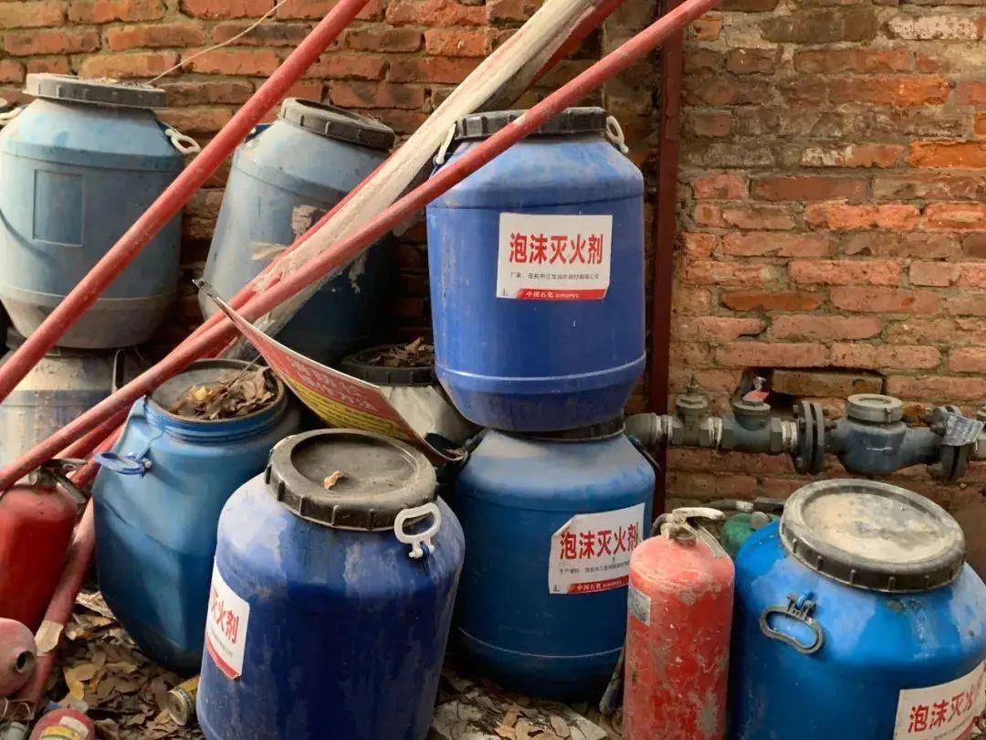 低价回收废旧灭火器进行非法充装