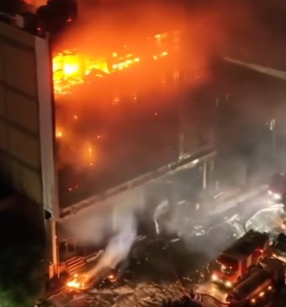 已致61人死亡！大型超市开业仅7天突发大火