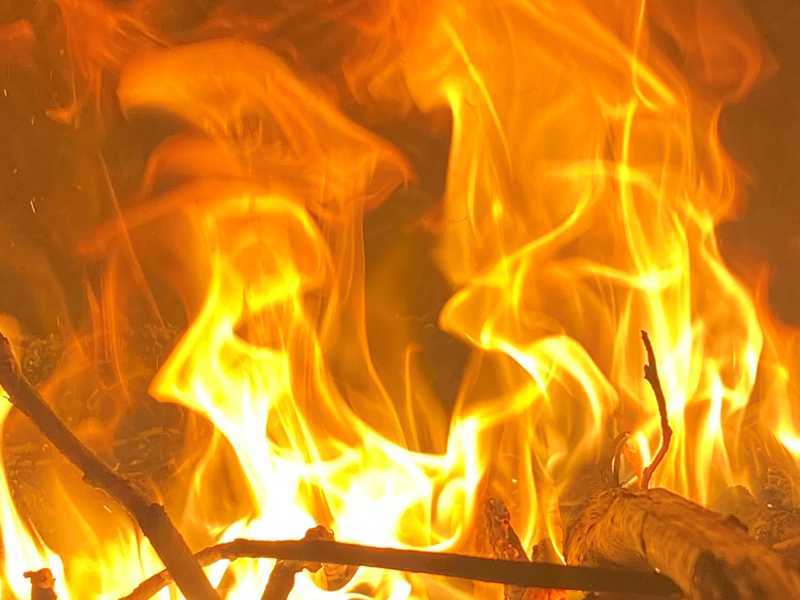 火灾时哪些电不能断？读懂规范 “切非” 的深层用意。